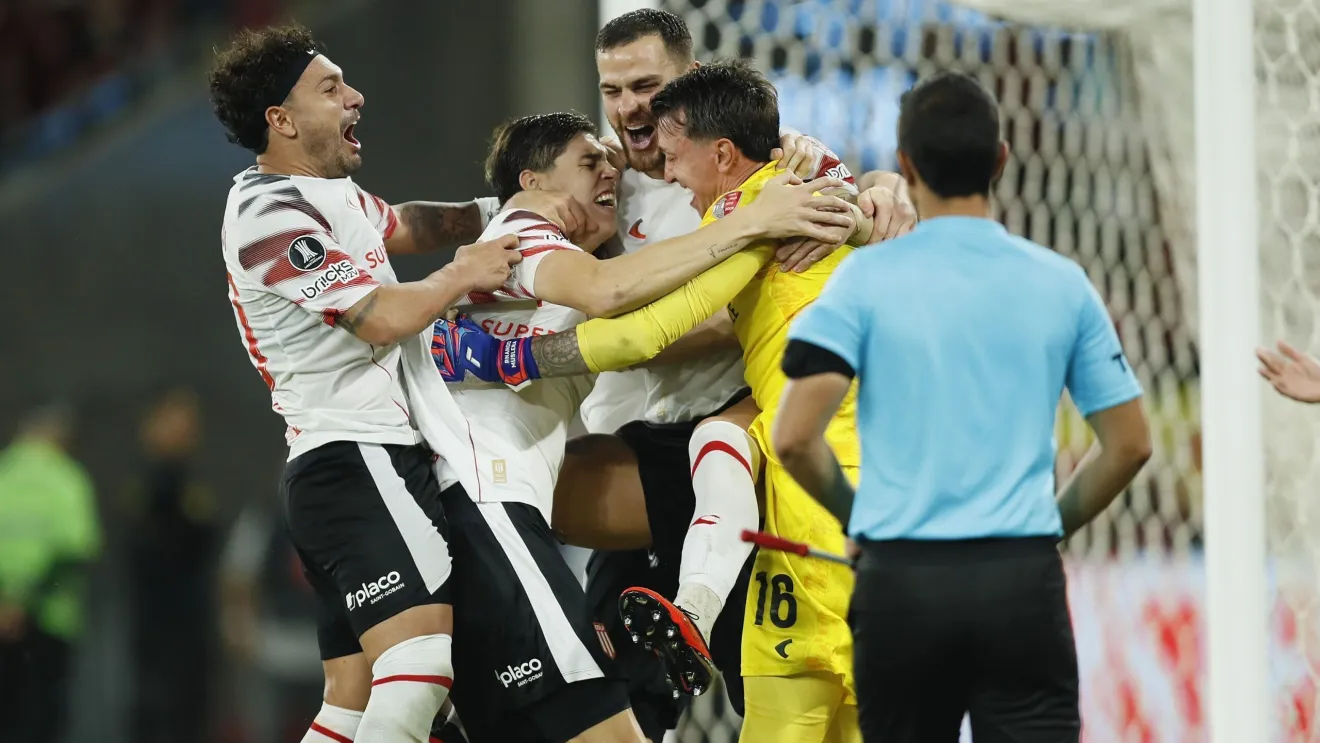 Estudiantes vai à final da Libertadores e defende modelo de SAF